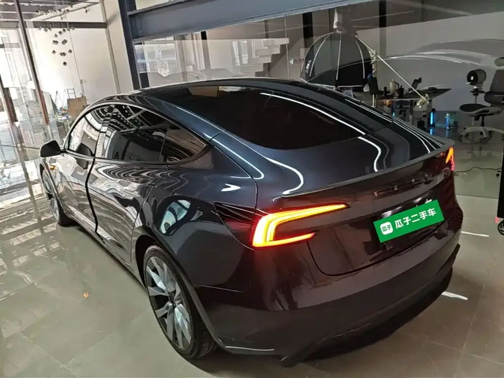Tesla Model 3 — фото 9