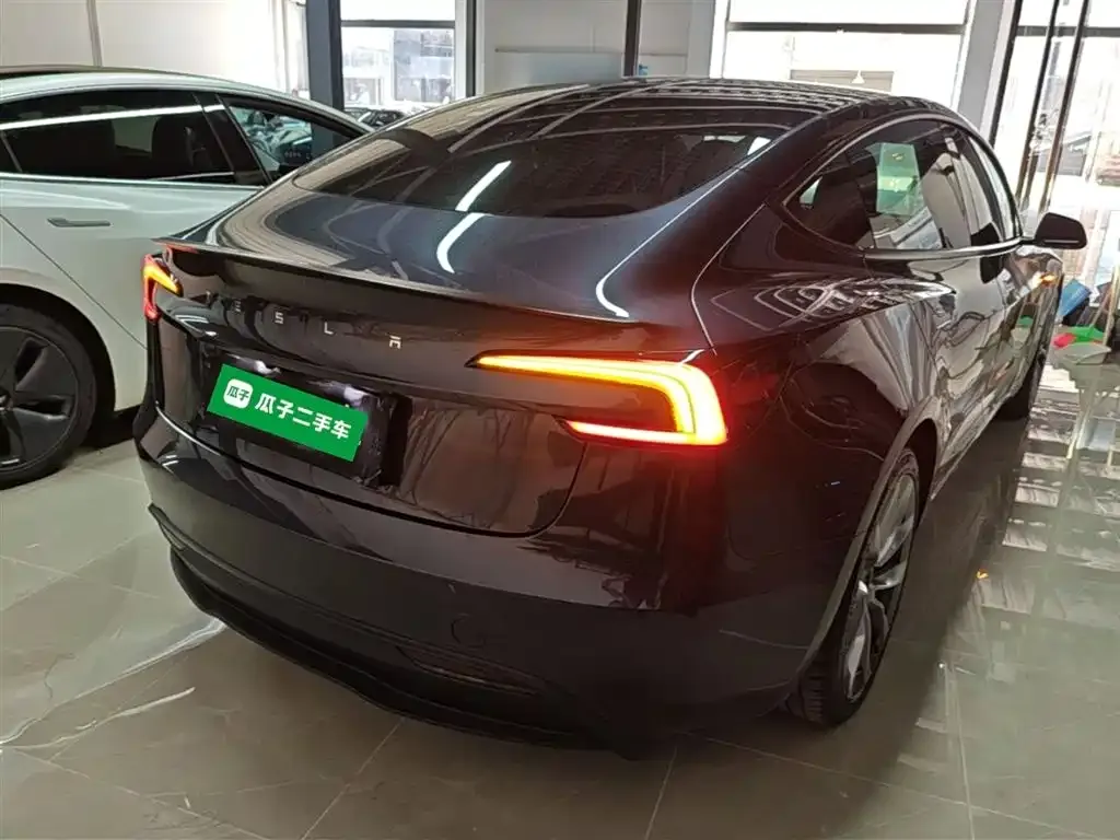 Tesla Model 3 — фото 10