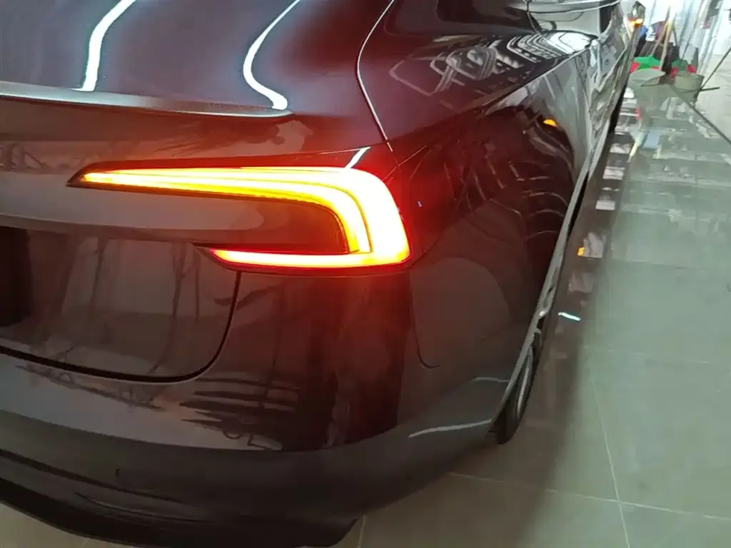Tesla Model 3 — фото 4