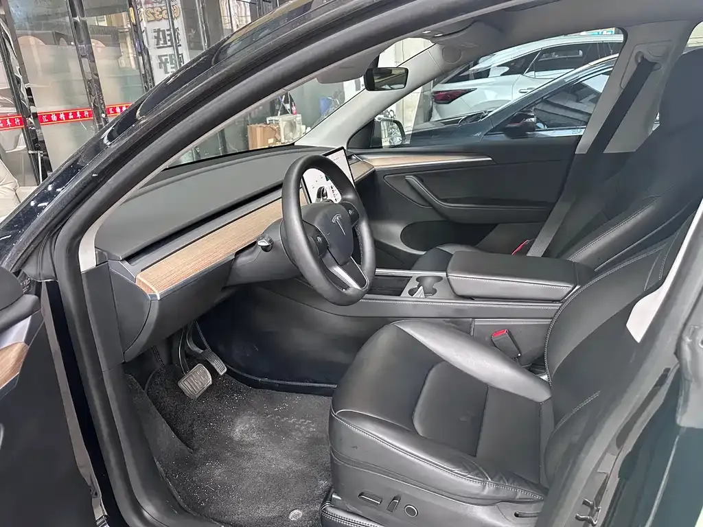 Tesla Model Y — фото 4