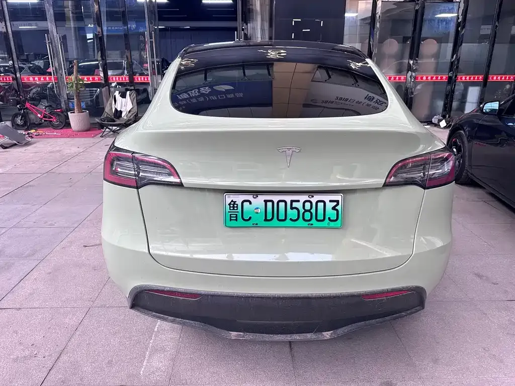 Tesla Model Y — фото 8