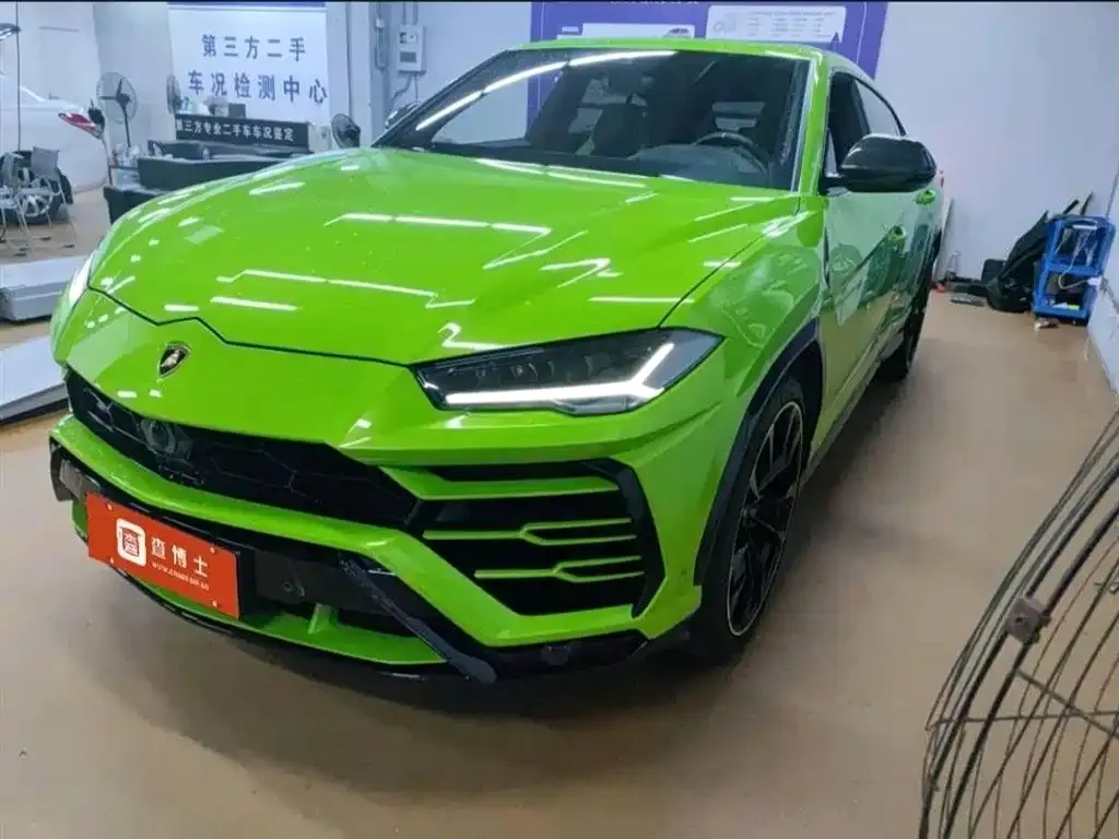 Lamborghini Urus — фото 1