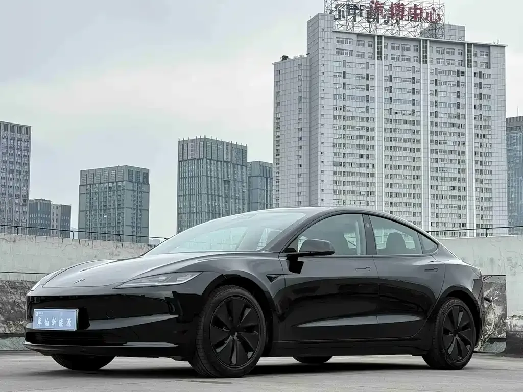 Tesla Model 3 — фото 1