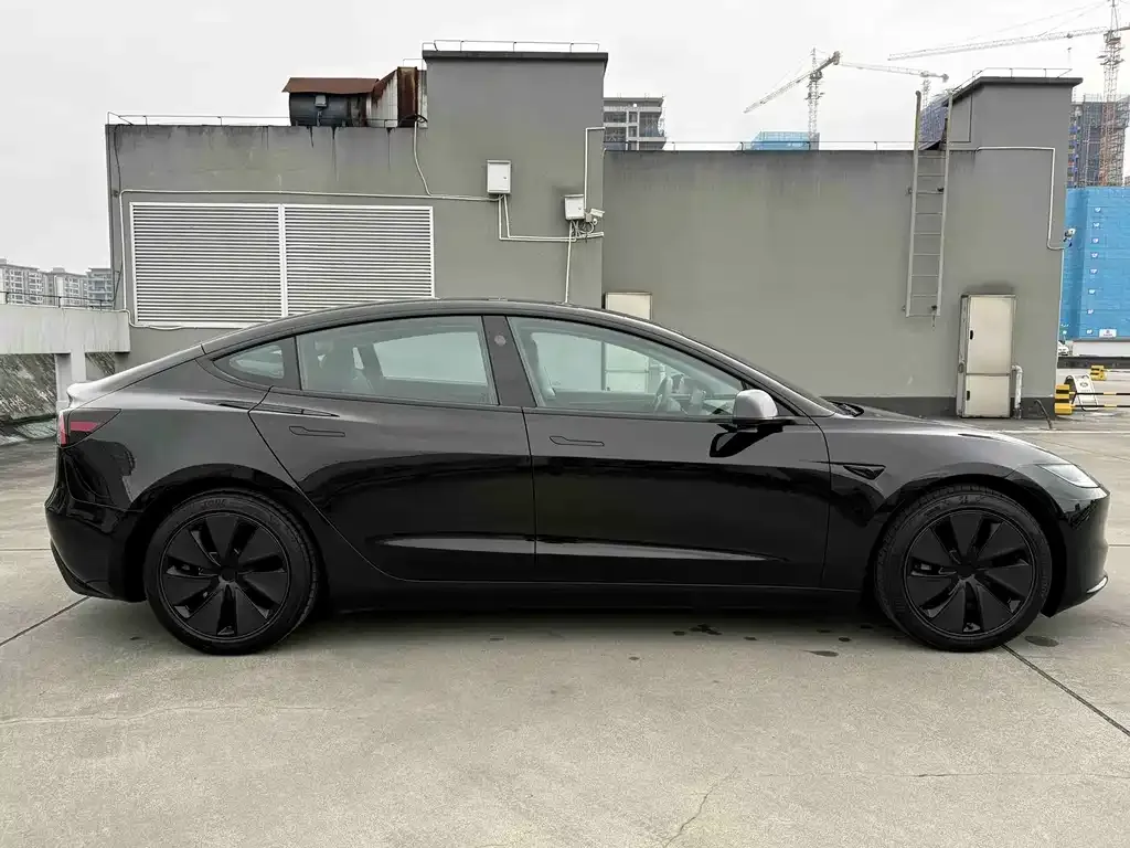 Tesla Model 3 — фото 6