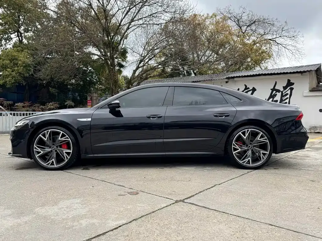 Audi A7L — фото 6