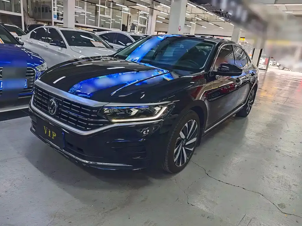 Volkswagen Passat — фото 1