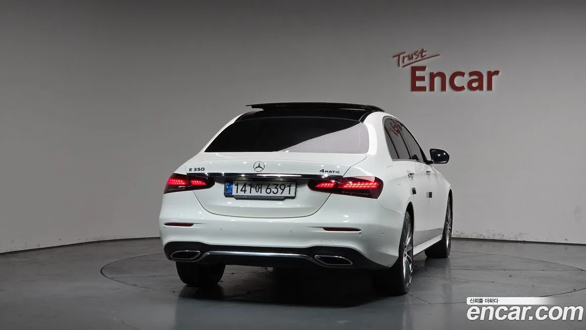 Mercedes-Benz E-Class — фото 10