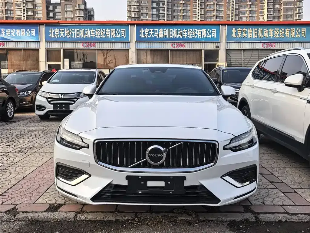 Volvo S60 — фото 10