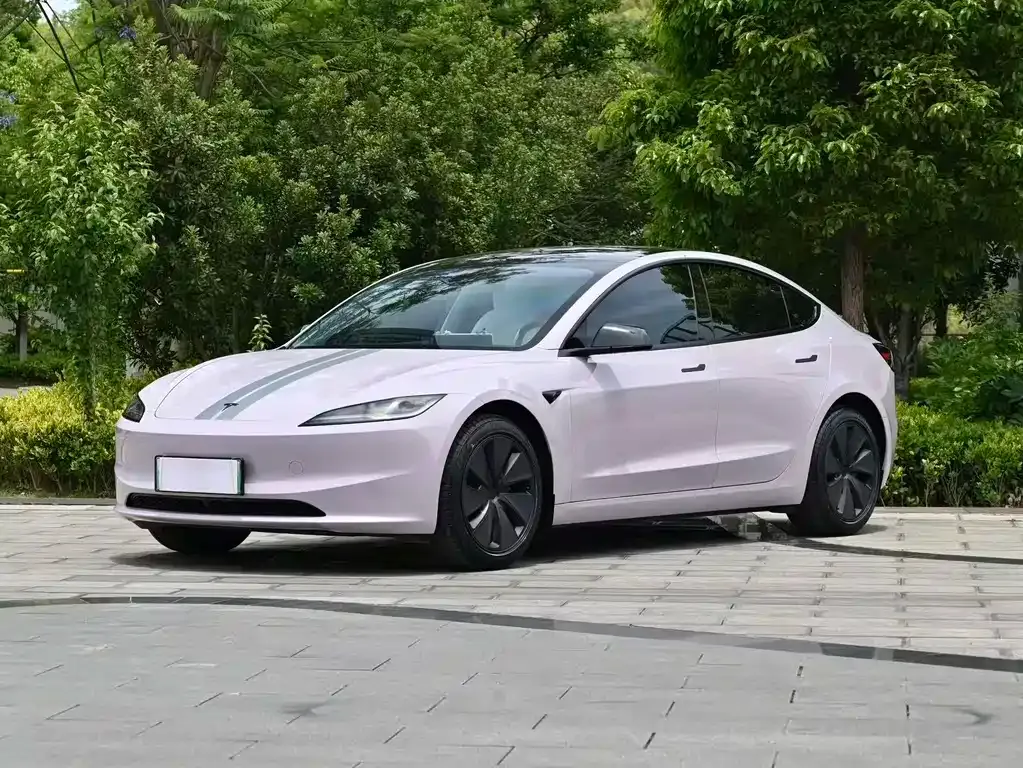 Tesla Model 3 — фото 1