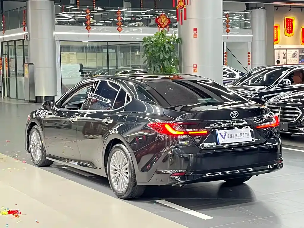 Toyota Camry — фото 8