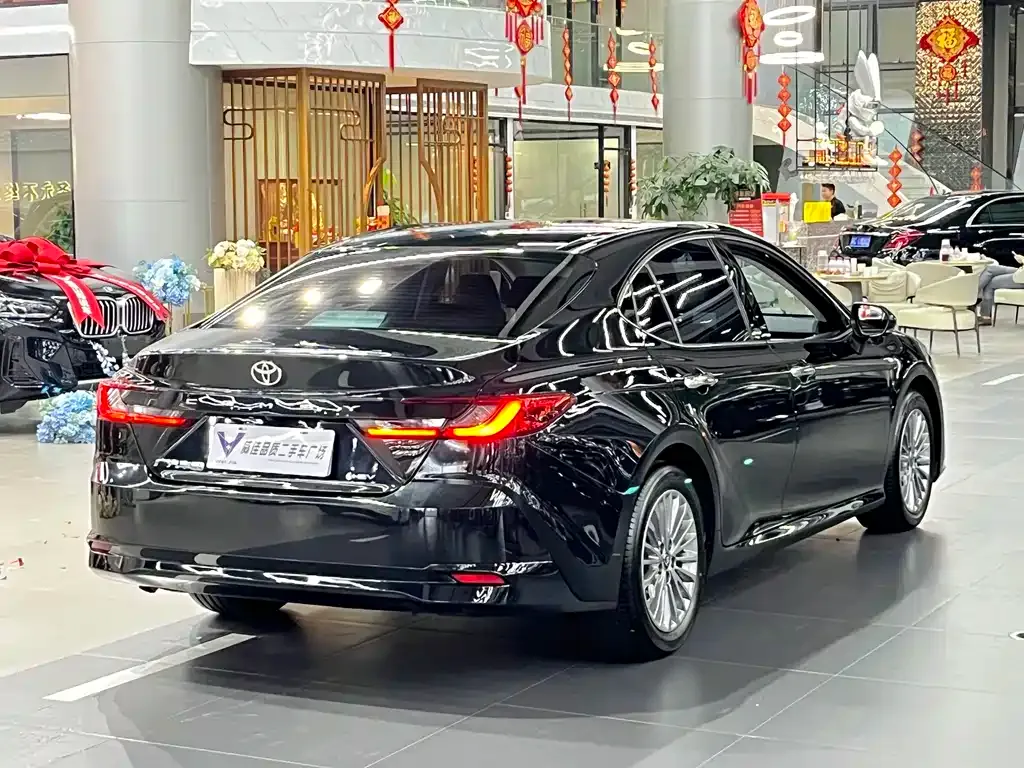 Toyota Camry — фото 4