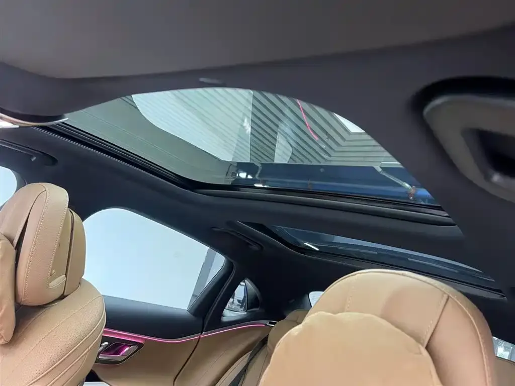Mercedes-Benz E-Class 300 L Luxury 1