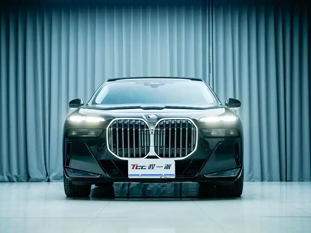 BMW 7 Series — фото 1