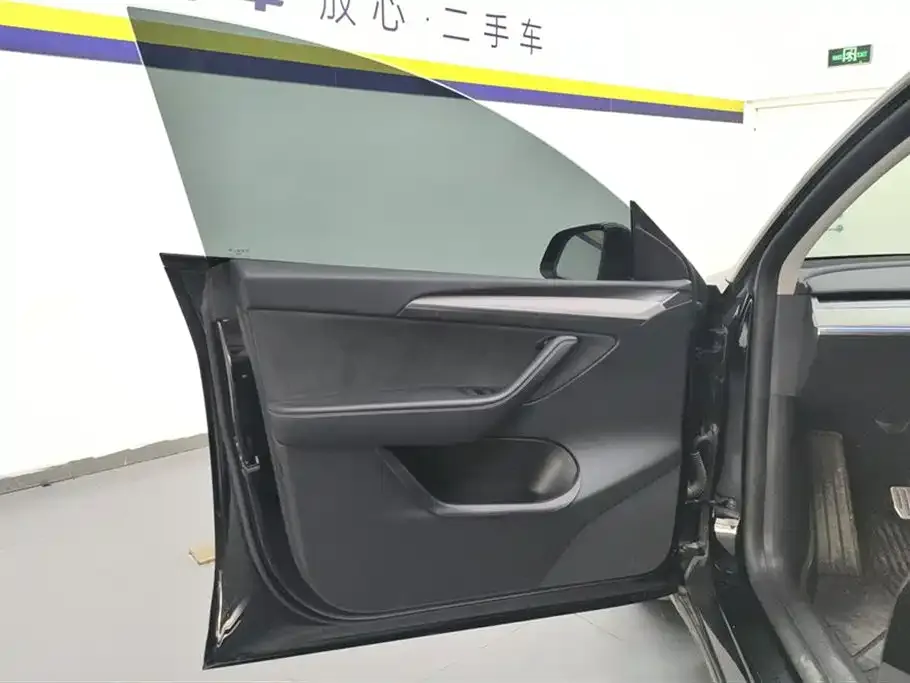 Tesla Model Y 2023 из CN, фото 2