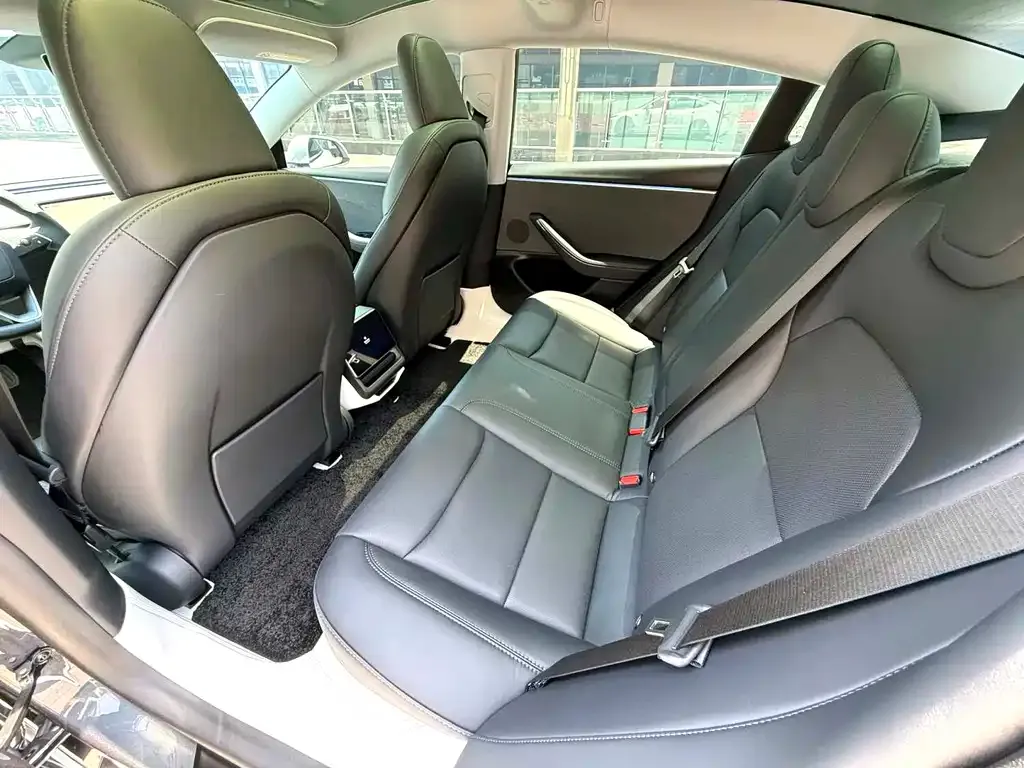Tesla Model 3 — фото 4