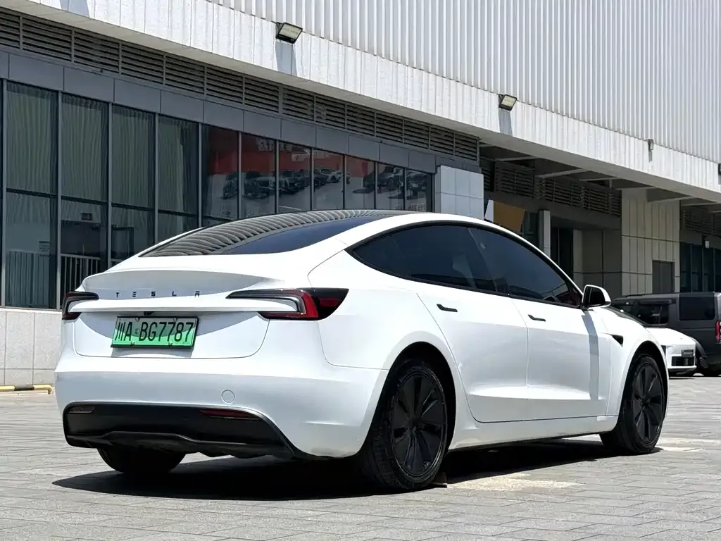 Tesla Model 3 — фото 5