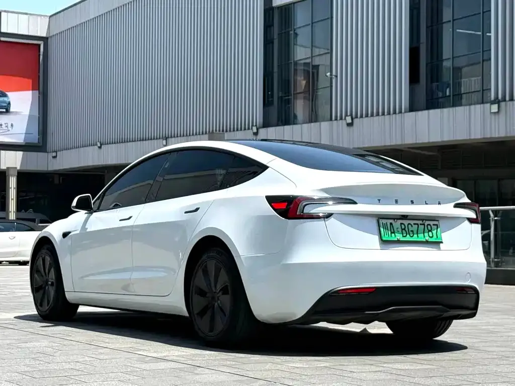 Tesla Model 3 — фото 8
