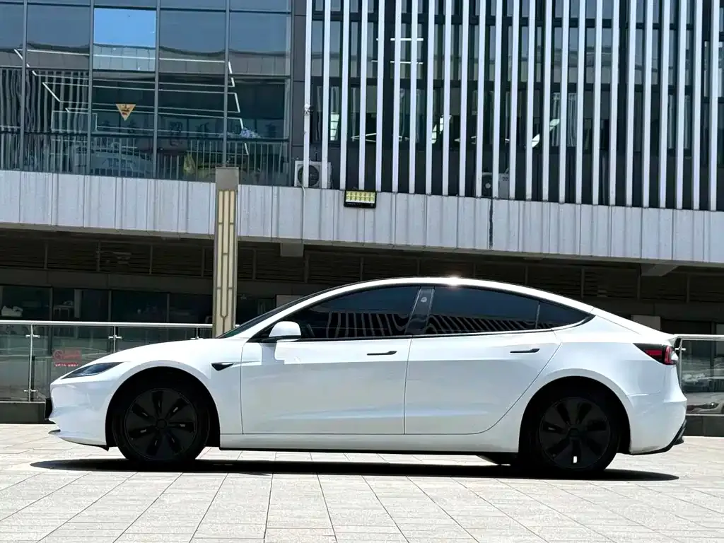 Tesla Model 3 — фото 2