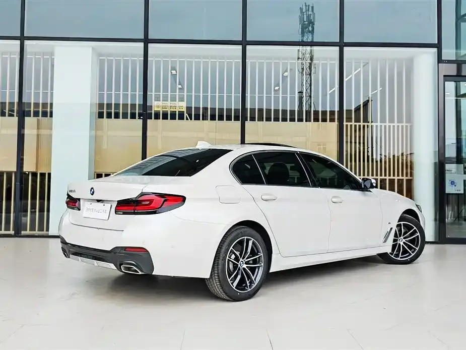 BMW 5 Series — фото 6