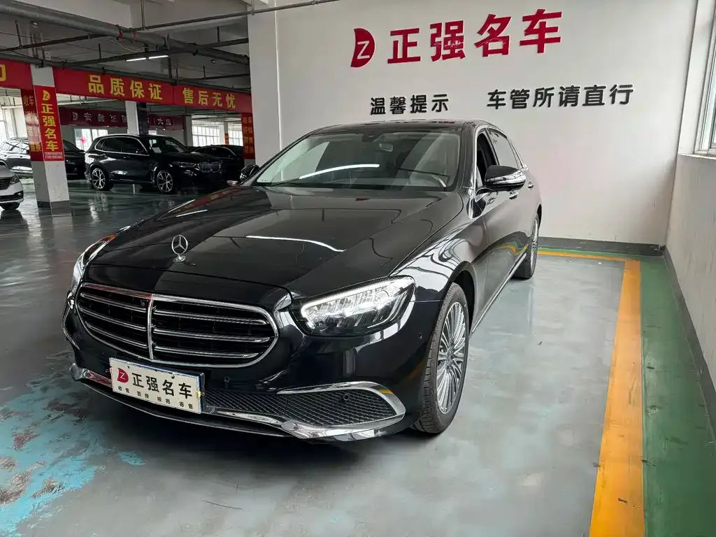 Mercedes-Benz E-Class — фото 1