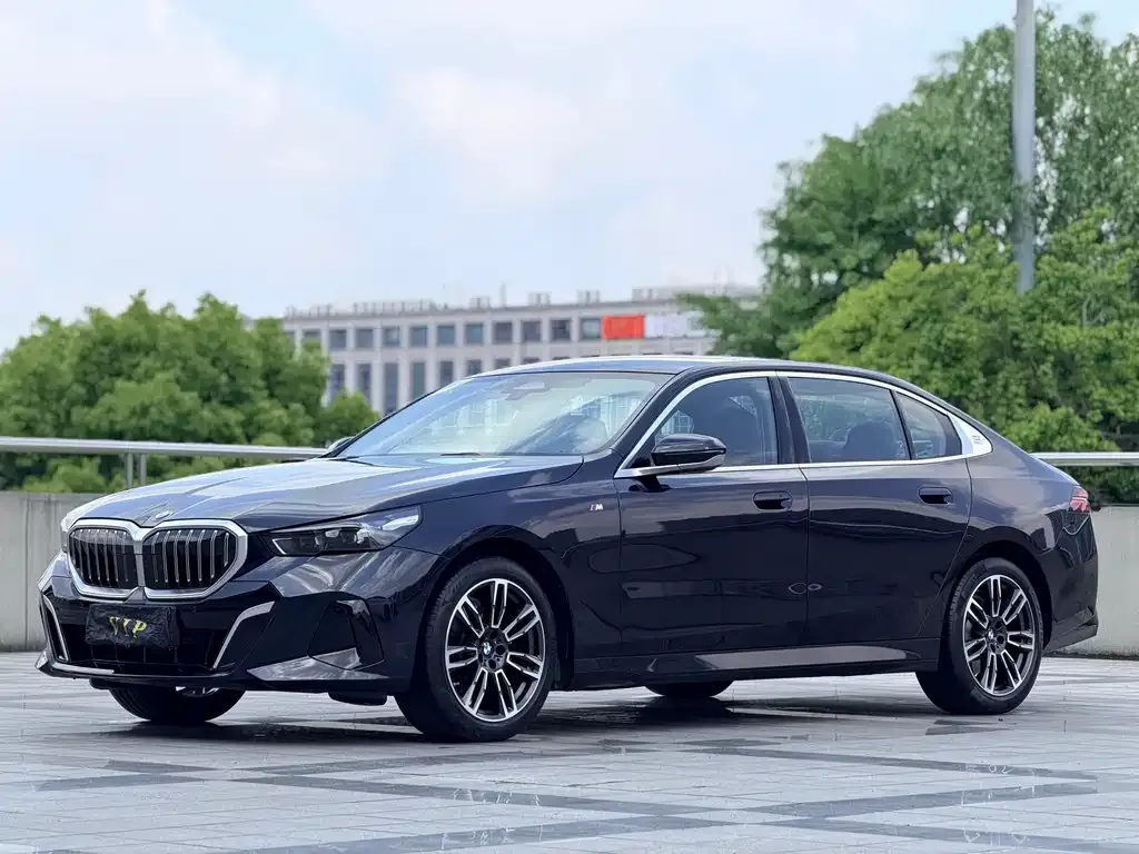 BMW 5 Series — фото 1