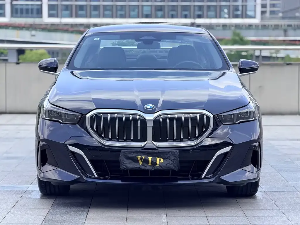 BMW 5 Series — фото 5