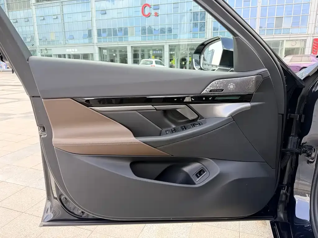 BMW 5 Series — фото 10