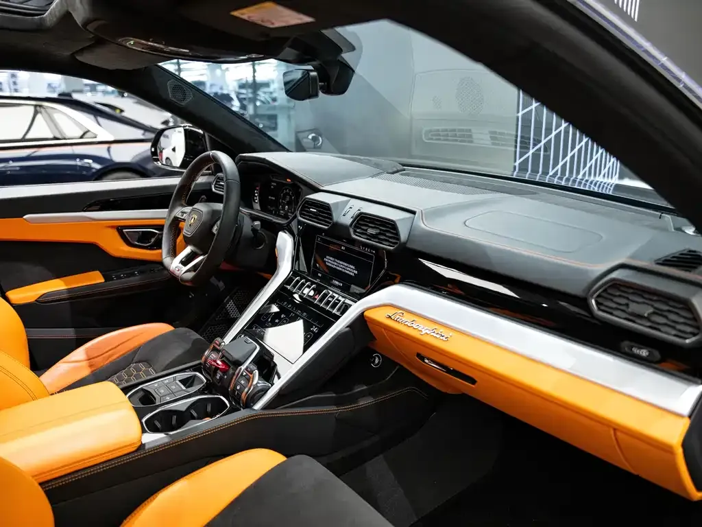 Lamborghini Urus — фото 3