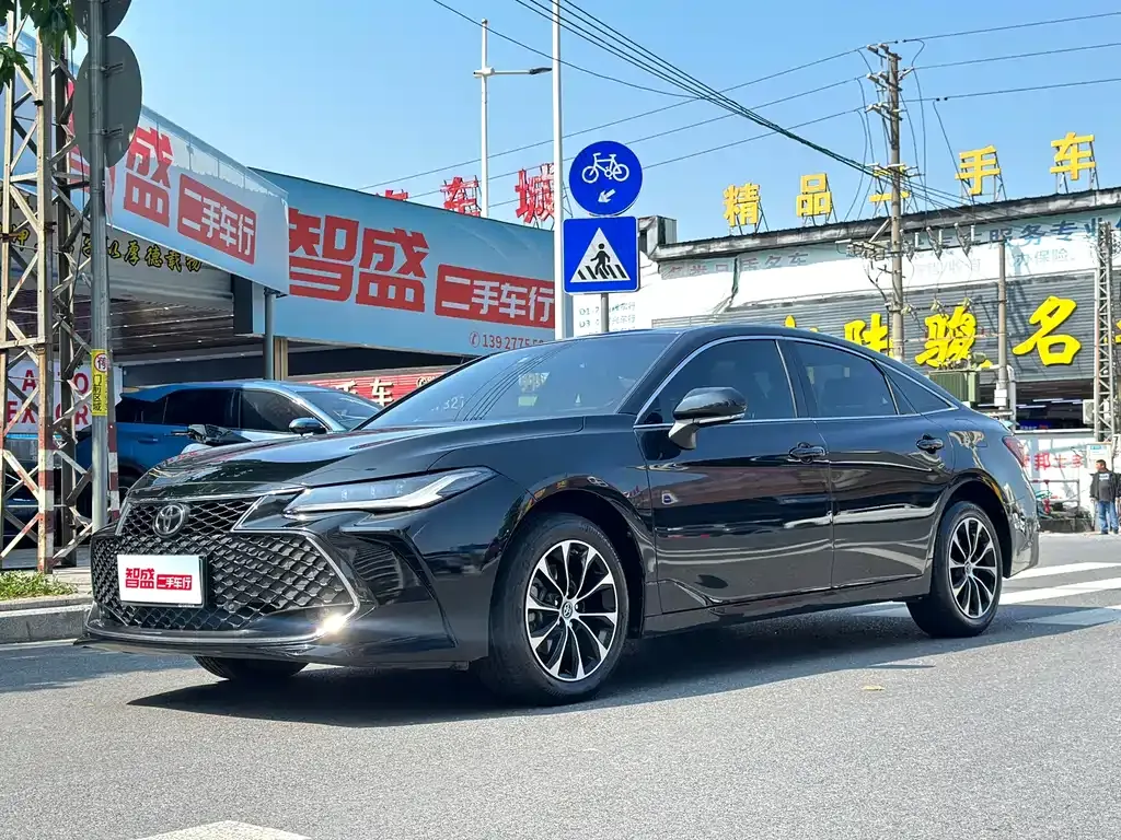 Toyota Avalon — фото 1