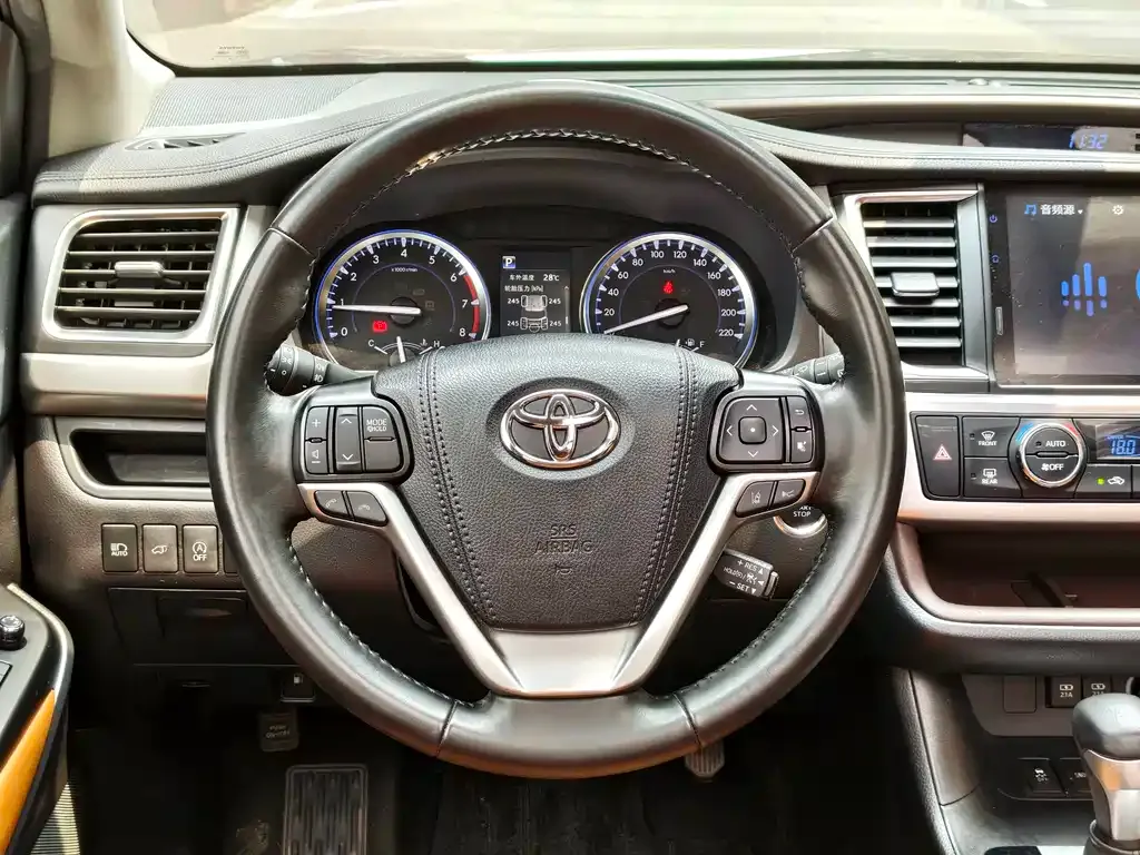 Toyota Highlander — фото 2