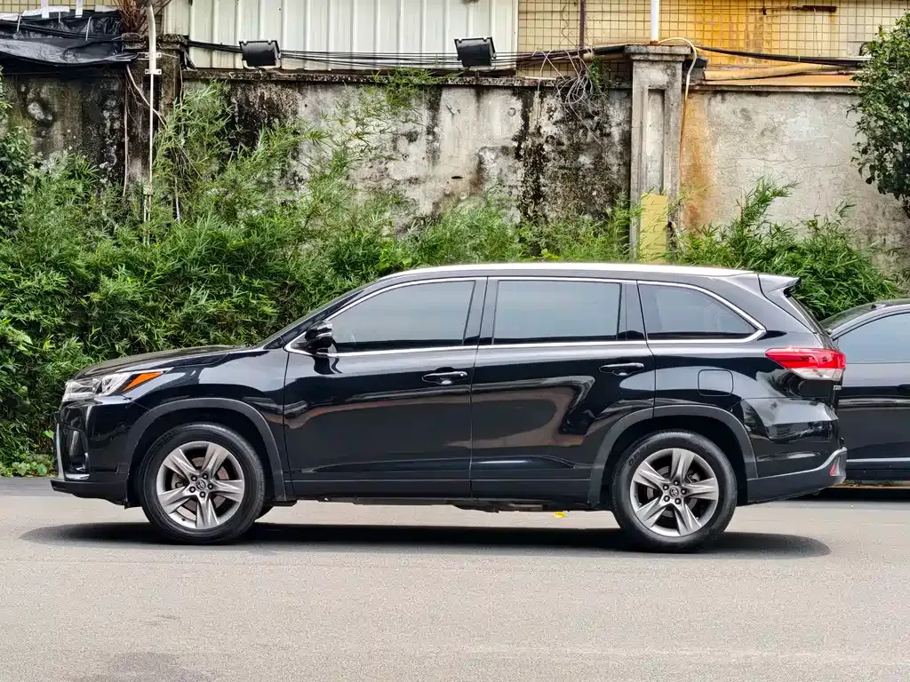 Toyota Highlander — фото 10