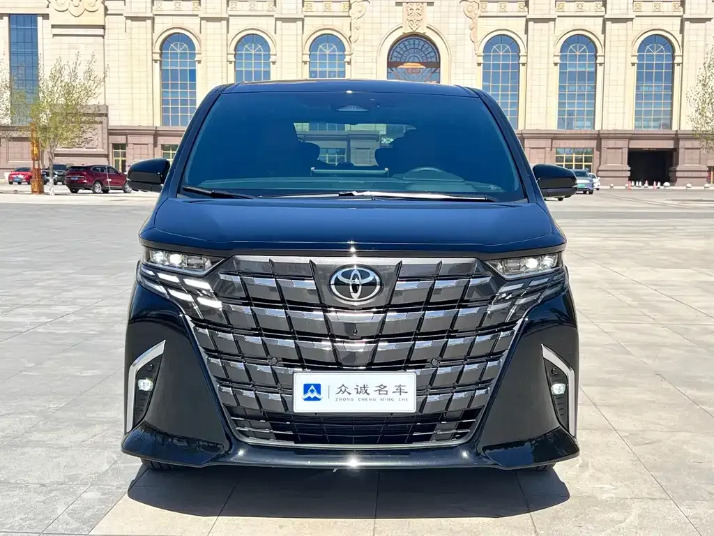 Toyota Alphard — фото 9