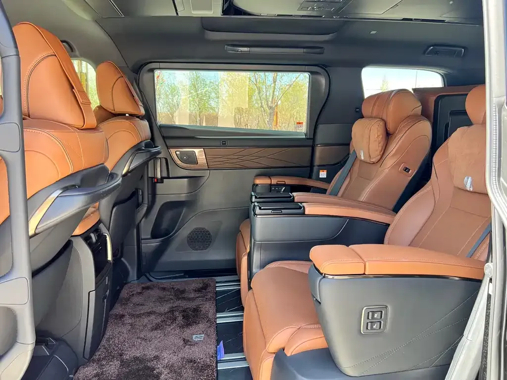 Toyota Alphard — фото 5