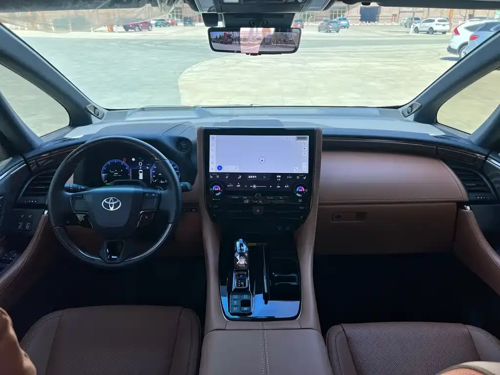 Toyota Alphard — фото 2