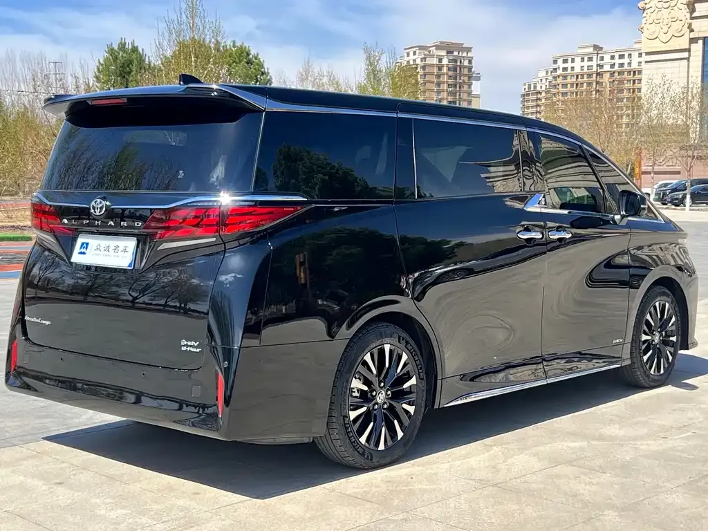 Toyota Alphard — фото 3