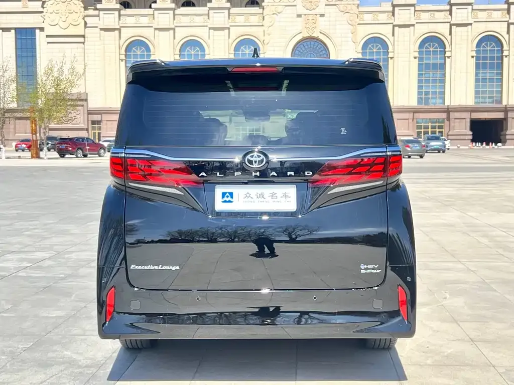 Toyota Alphard — фото 4