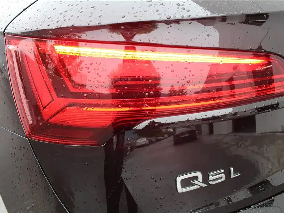 Audi Q5L — фото 8