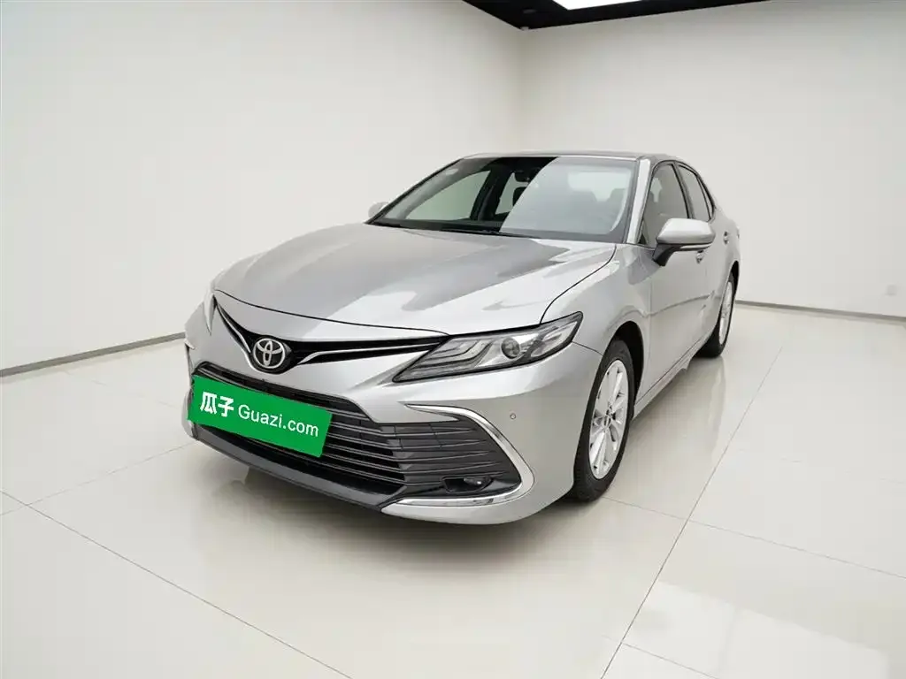 Toyota Camry — фото 2