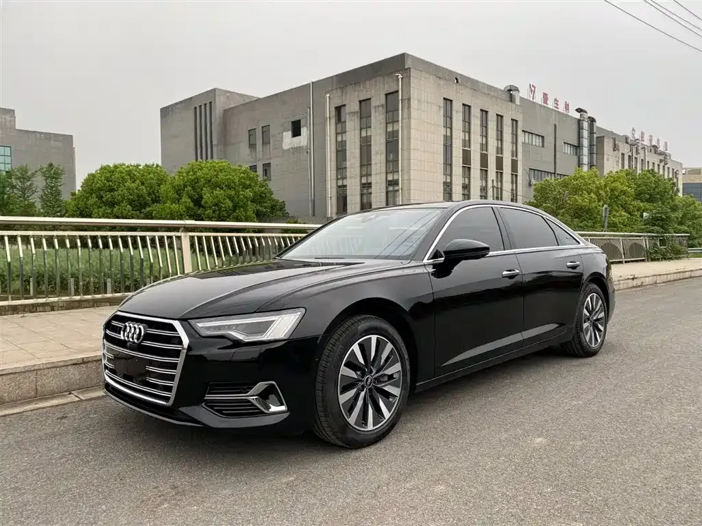 Audi A6L — фото 1