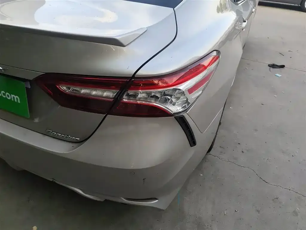 Toyota Camry — фото 2