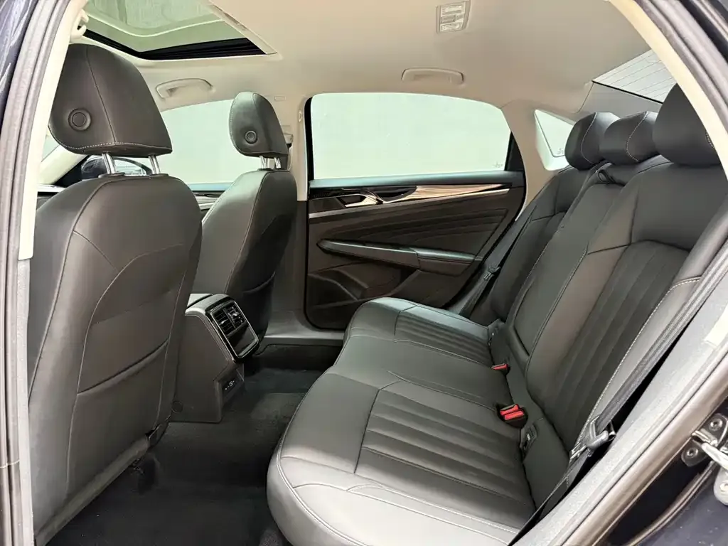 Volkswagen Passat — фото 8