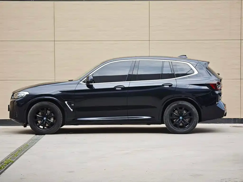 BMW iX3 — фото 2