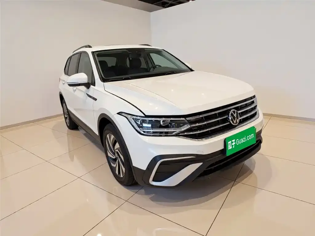 Volkswagen Tiguan L — фото 5