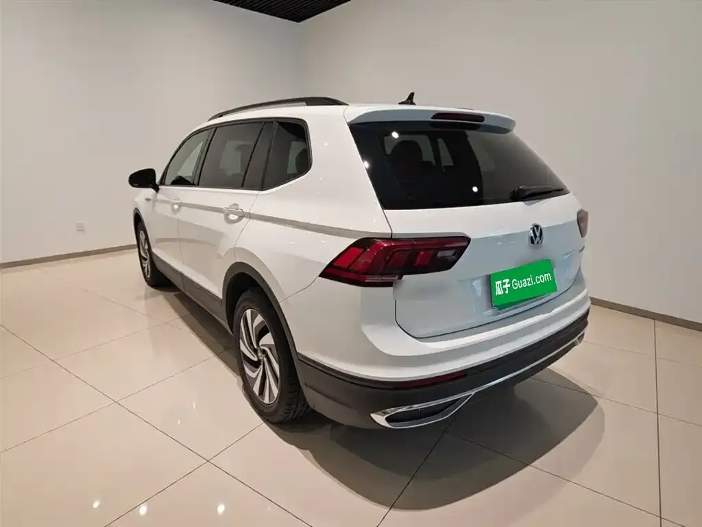 Volkswagen Tiguan L — фото 2