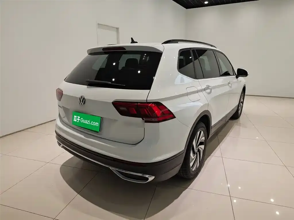 Volkswagen Tiguan L — фото 4