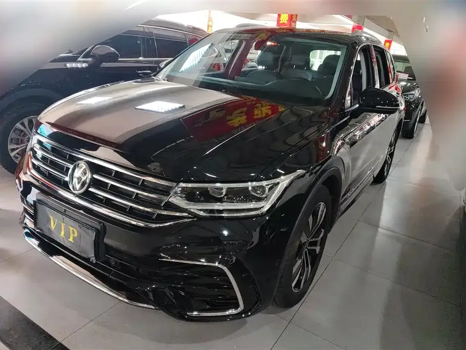 Volkswagen Tiguan L — фото 1