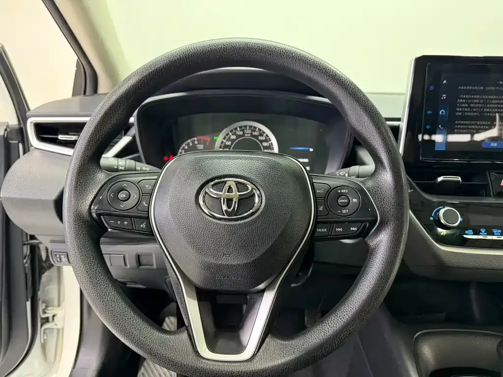 Toyota Corolla — фото 10