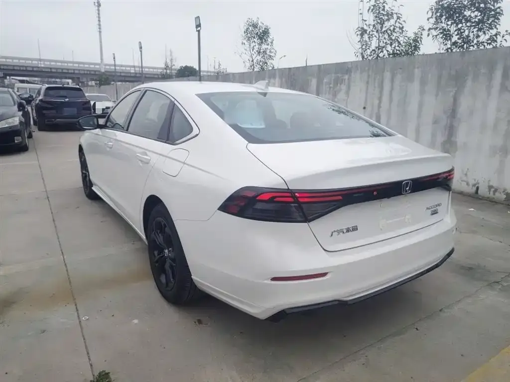 Honda Accord — фото 9