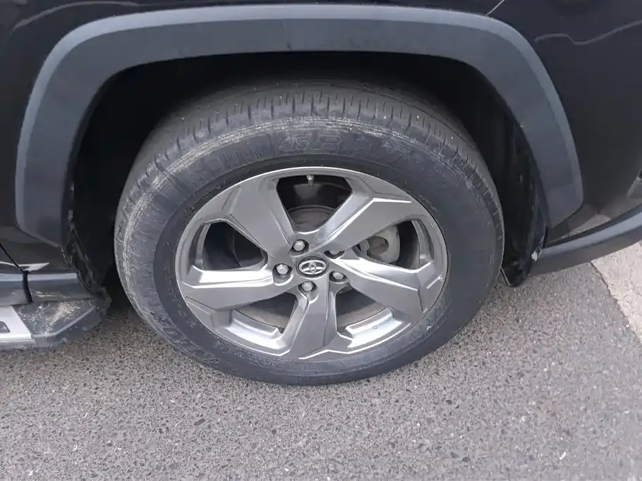 Toyota RAV4 — фото 10