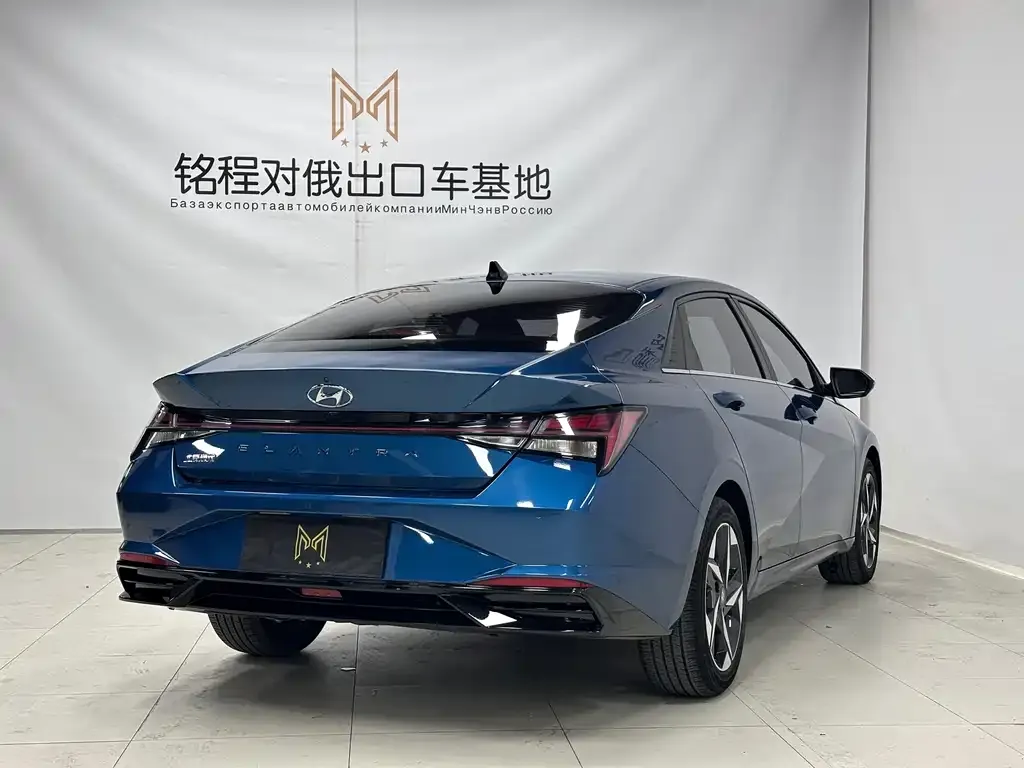 Hyundai Elantra — фото 3